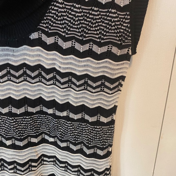 INC turtle neck top size L - Picture 4 of 10